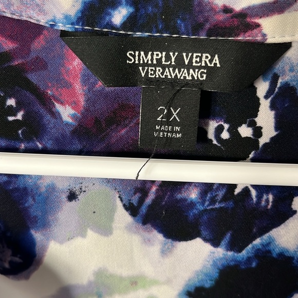 Short sleeve 2x paisley print button up the front blouse - Picture 3 of 4